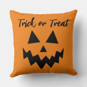 ハロウィーントリックまたはトリートオレンジカボチャ顔 クッション (裏面)