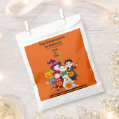 ハロウィーントリックまたはパーソナライズ名を扱う フェイバーバッグ (クリップ留めされた状態)