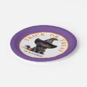 ハロウィーントリックまたは可愛い黒猫の魔女の帽子を治療 ペーパープレート (アングル)