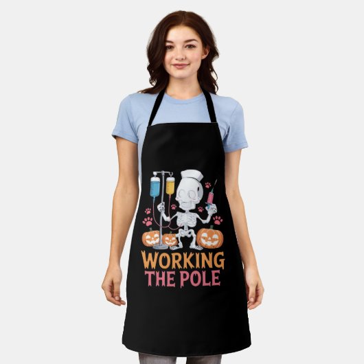 ハロウィーンナースおもしろいスケルトンジョークエッセンシャルT-Sh エプロン (着用した状態)