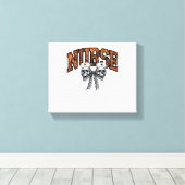 ハロウィーンナースコケクラシックットボウTシャツ キャンバスプリント (インサイチュ (ウッドフロア))