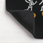 ハロウィーンバスケットボールスケルトンのドリブルボーイ マウスパッド (コーナー)