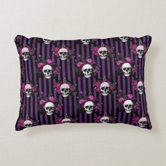 ハロウィーンパープルとブラックフローラストライプのスカル アクセントクッション (正面)