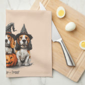 ハロウィーンビーグル犬をトリックまたは治療する キッチンタオル (四つ折り)