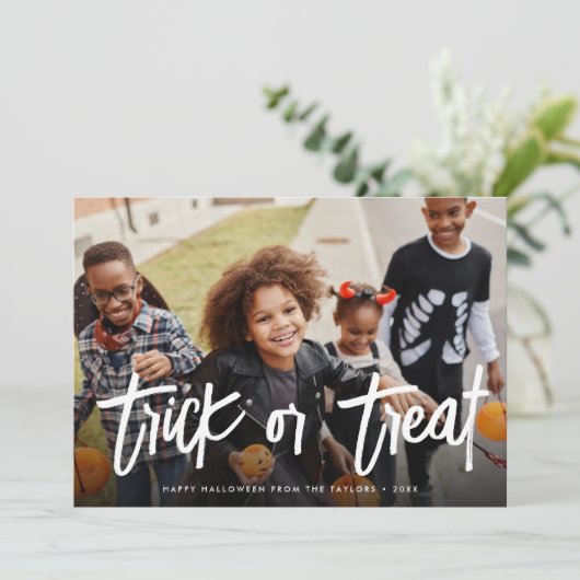 ハロウィーンフォトカードのトリックまたはトリートメント カード (スタンド正面)