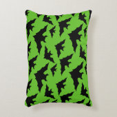 ハロウィーンブラックこうもりのクール緑の不気味なパターン アクセントクッション (正面(垂直))