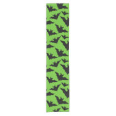 ハロウィーンブラックこうもりのクール緑の不気味なパターン ショートテーブルランナー (正面)
