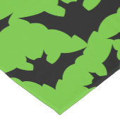 ハロウィーンブラックこうもりのクール緑の不気味なパターン ショートテーブルランナー (コーナー)