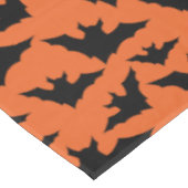 ハロウィーンブラックこうもりオレンジスポクールーク柄 テーブルクロス (アングル)