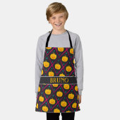 ハロウィーンブラックピンクパタミニマルーン エプロン (着用した状態)