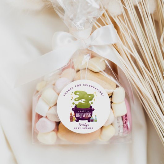 ハロウィーンベビーがコールドロンの赤ちゃんシャワーを醸造している ラウンドシール