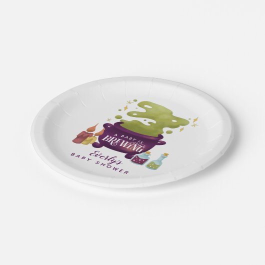 ハロウィーンベビーは魔女の赤ちゃんシャワーを醸造している ペーパープレート (アングル)
