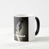 ハロウィーンマグ – 影と強さ モーフィングマグカップ (正面右)