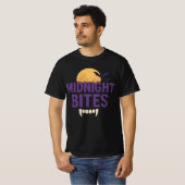 ハロウィーンミッドナイトに服を着ユニセックス品 Tシャツ (正面フル)
