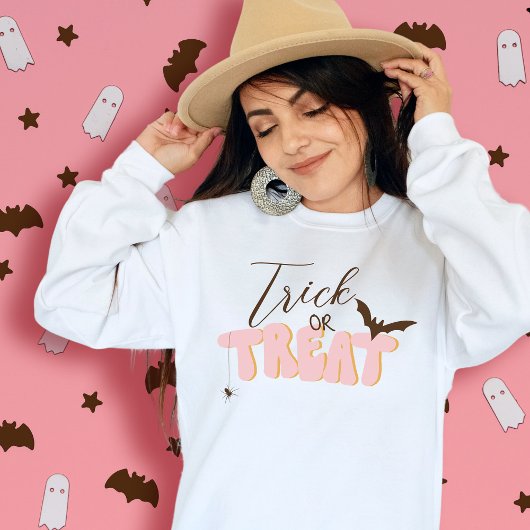 ハロウィーンレトロピンクタイポグラフィトリックまたはトリートおもしろい Tシャツ