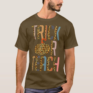 ハロウィーン先生ギフトトリックまたは教えヒョウポンプ Tシャツ