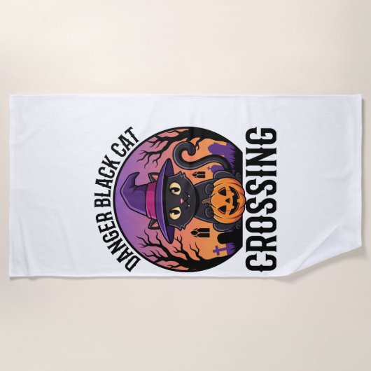 ハロウィーン危険黒猫の横断 ビーチタオル (正面)