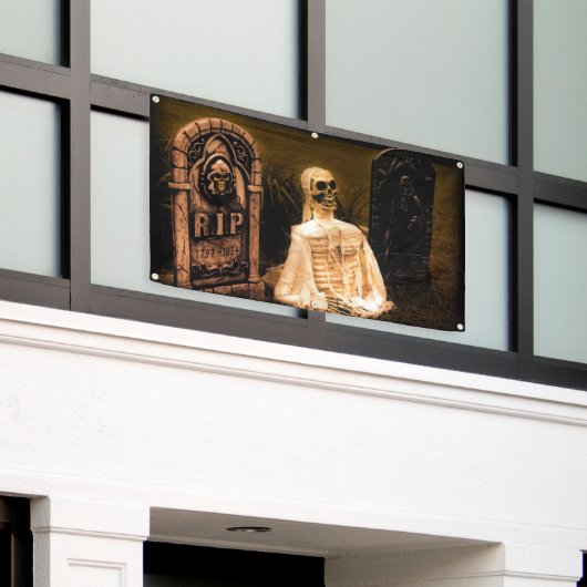 ハロウィーン墓地 横断幕 (ビルの外側)