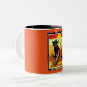 ハロウィーン子猫座っているウィッチハット ツートーンマグカップ (正面左)