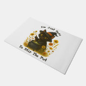 ハロウィーン猫 – ポットをかき混ぜるためにここにいる ドアマット (アングル)