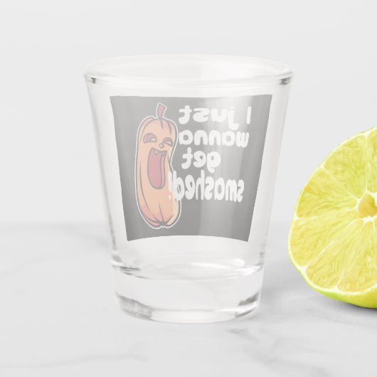 ハロウィーン私はパンプキンユーモアを打ち砕かれたい ショットグラス (裏面)