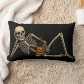 ハロウィーン腰枕ブラックを敷き詰めたスケルトン ランバークッション (ブランケット)