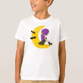 ハロウィーン、月の上の魔女、こうもり、トリックまたは治療 Tシャツ (正面)