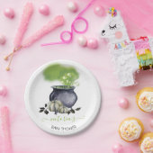 ハロウィーンAベビーはカルドロンベビーシャワーを醸造している ペーパープレート (パーティー)