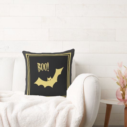 ハロウィーンBOO装飾用クッションby詩人Adiela Akoo クッション (ソファ)