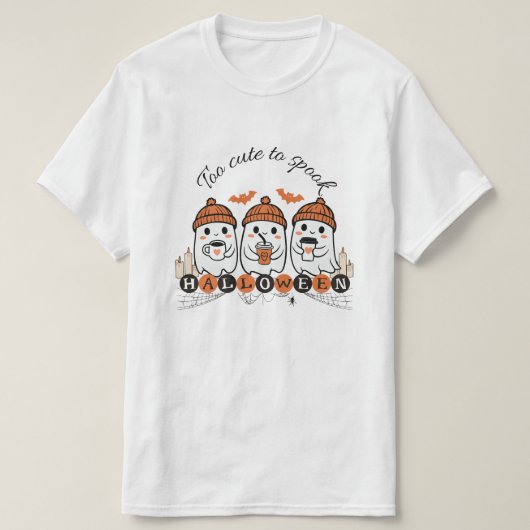 ハロウィーンTシャツをスプックするには可愛すぎる – Cozy Tee Tシャツ (デザイン正面)