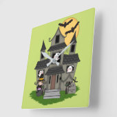 ハロウィ幽霊のよく出るンハウスと小さな魔女グリーン スクエア壁時計 (傾斜)