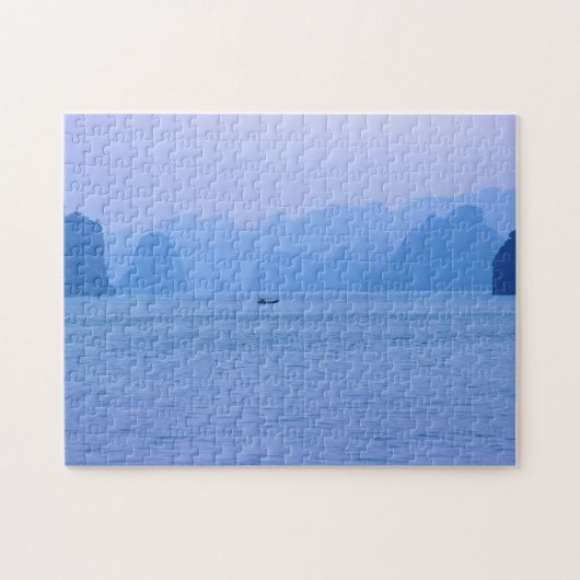 ハロン湾の小さな魚釣りボート – ベトナム，アジア ジグソーパズル (横)