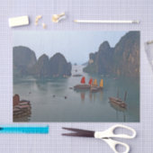 ハロン湾の帆船 – ベトナム，アジア 薄葉紙 (クラフト)