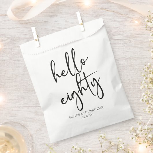 ハローアイティミニマルシンプルリスト80th誕生日パーティー フェイバーバッグ (クリップ留めされた状態)
