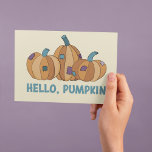ハローカボチャ空白の秋秋カボチャ ポストカード<br><div class="desc">この可愛いハガキは秋や秋の挨拶に最適だ。パッチワーク3個のカボチャのイラストと正面に「HELLO,  PUMPKIN」のスローガンが掲げられている。このカードの裏空白のはメッセージ書を受け取る。</div>
