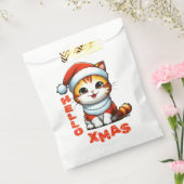 ハロークリスマス – サンタの衣装を着た可愛いクリスマス猫 フェイバーバッグ (封をした状態)