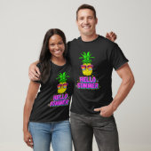 ハローサマーパイナップルサングラスビーチ Tシャツ (ユニセックス)