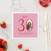 ハローサーティー ピンクと赤の写真入り30歳の誕生日 スタンダードカクテルナプキン (インサイチュ)