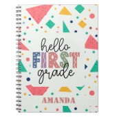 ハロースクール学年カラフル幾何学名前をカスタムする ノートブック (正面)