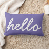 ハロータイポグラフィホワイトon periwinkle purple ランバークッション (ブランケット)