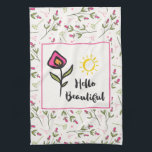 ハロービューティフルかわいらしピンクオレンジの野生の花 キッチンタオル<br><div class="desc">四角い枠とピンクのキッチンタオルの中には縁ど、文字の上に黄色いドームを投げ書た黄色い太陽のトレンディーフォントに「Hello Beautiful」と書かれている。また、かわいらしピンクの長い茎の花は横に葉緑の花を付ける。背景は白い卵殻の背景に長い緑の茎とを持つ手で描かれたピンクの野葉花とシームレスなパターンである。ピンクの円やスリ飾グもデザイン。かわいいかわいらしフローラデザイン。</div>