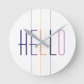 ハローモダンストライプのカラフルタイポグラフィ ラウンド壁時計 (正面)