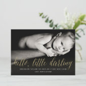 ハローリトルダーリング金ゴールドスクリプトシック写真誕生 案内状 (スタンド正面)