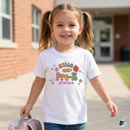 ハロー Pre-K レトロ グルービー お名前入り バックトゥ ベビーTシャツ