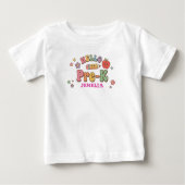 ハロー Pre-K レトロ グルービー お名前入り バックトゥ ベビーTシャツ (正面)