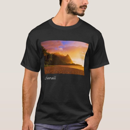 ハワイのゴールデンビーチの夕日 Tシャツ (正面)