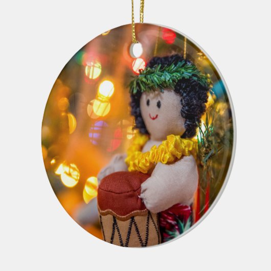 ハワイの小さいドラマーの男の子のクリスマスのオーナメント セラミックオーナメント (左)