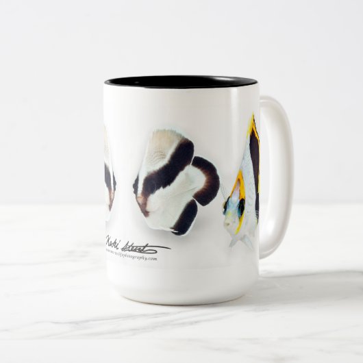 ハワイの強盗のAngelfish及び鋳掛け屋のButterflyfish ツートーンマグカップ (正面右)