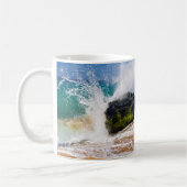 ハワイの海岸に打ち寄せる波 コーヒーマグカップ (左)