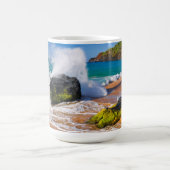 ハワイの海岸に打ち寄せる波 コーヒーマグカップ (中央)